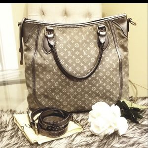 💥SOLD💥Authentic LV Besace Angele Bag
